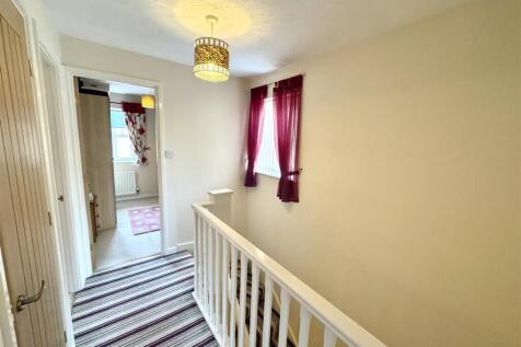 STAIRS TO FIRST FLOOR LANDING