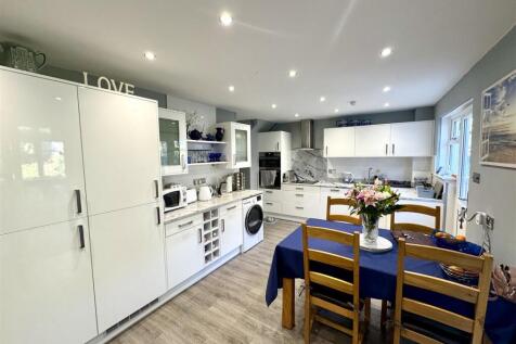 KITCHEN/DINING/FAMILY ROOM