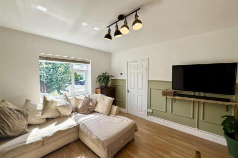 SITTING/DINING ROOM
