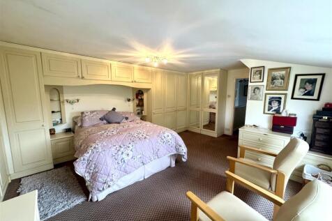 PRINCIPIAL BEDROOM