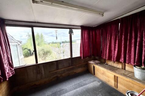 LEAN-TO CONSERVATORY