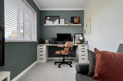 BEDROOM 4