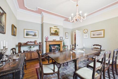 DRAWING/DINING ROOM