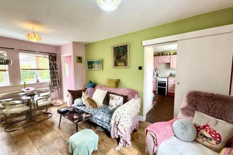 SITTING/DINING ROOM