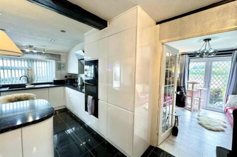 OPEN PLAN KITCHEN/DINER