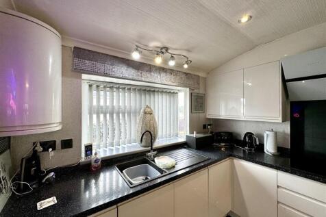 OPEN PLAN KITCHEN/DINER