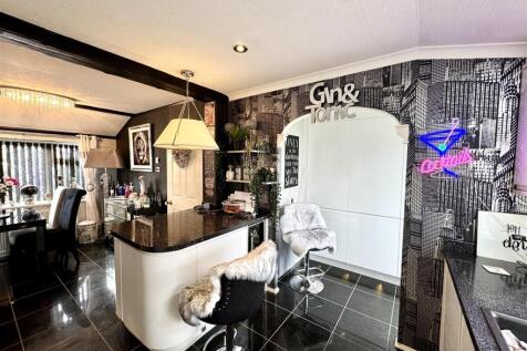 OPEN PLAN KITCHEN/DINER