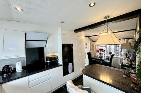 OPEN PLAN KITCHEN/DINER