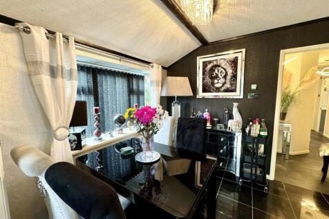 OPEN PLAN KITCHEN/DINER