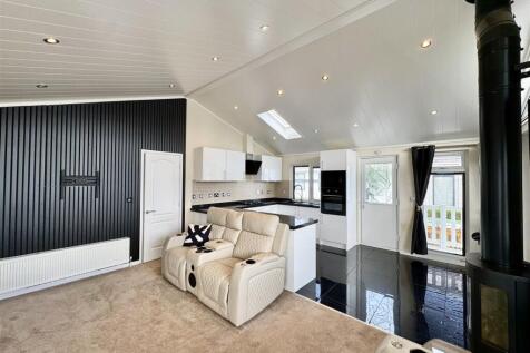 OPEN PLAN KITCHEN/LIVING/DINING ROOM