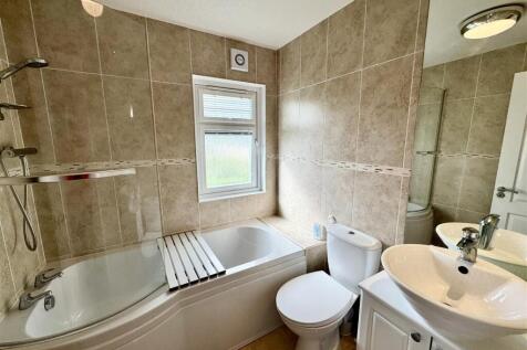 FAMILY  BATHROOM