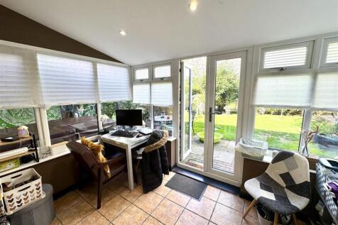 CONSERVATORY/GARDEN ROOM