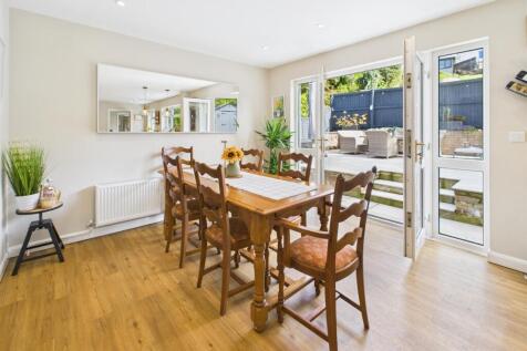 OPEN PLAN KITCHEN/DINING ROOM