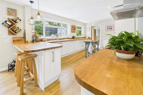 OPEN PLAN KITCHEN/DINING ROOM