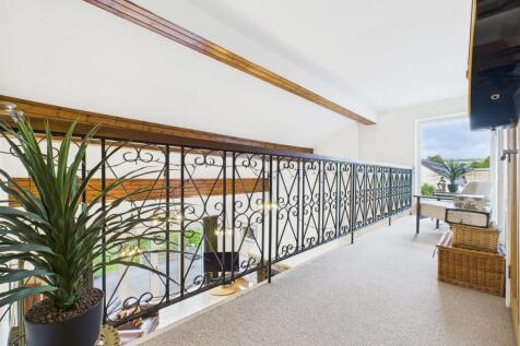 MEZZANINE LANDING
