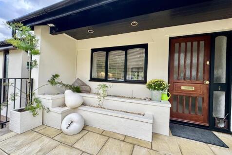 UPPER GROUND FLOOR ENTRANCE PORCH