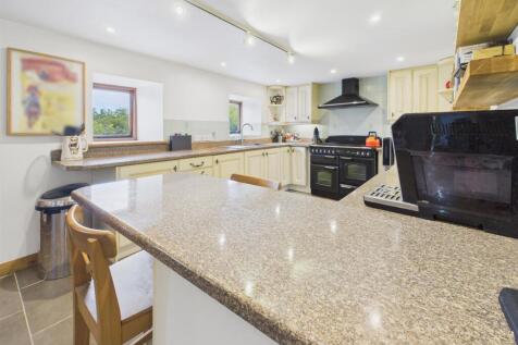 KITCHEN/FAMILY ROOM