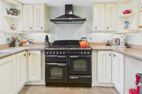 KITCHEN/FAMILY ROOM