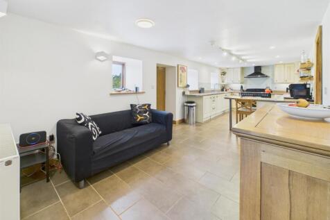 KITCHEN/FAMILY ROOM