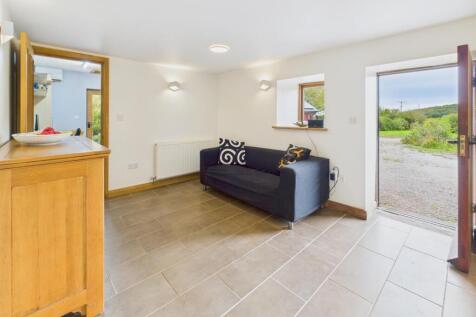 KITCHEN/FAMILY ROOM