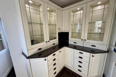 KITCHEN/FAMILY ROOM
