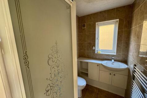 EN SUITE SHOWER ROOM