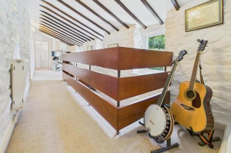 FIRST FLOOR STAIRS AND LANDING