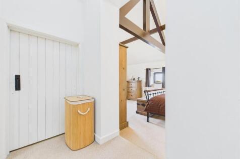 FIRST FLOOR STAIRS AND LANDING