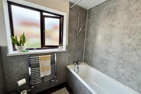 FAMILY  BATHROOM