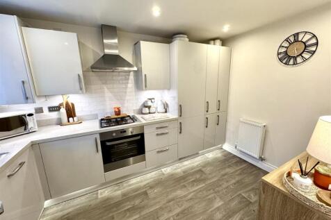 KITCHEN/BREAKFAST ROOM