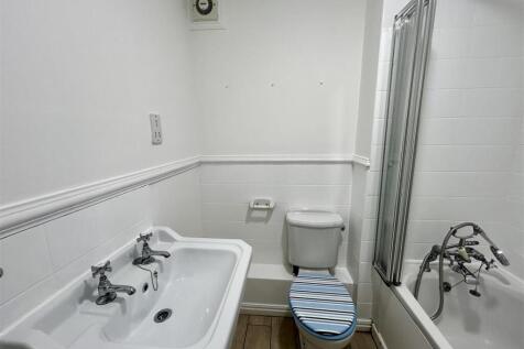 Bathroom.jpeg