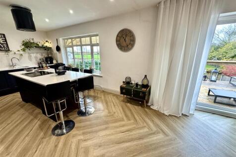 KITCHEN/LIVING/FAMILY ROOM