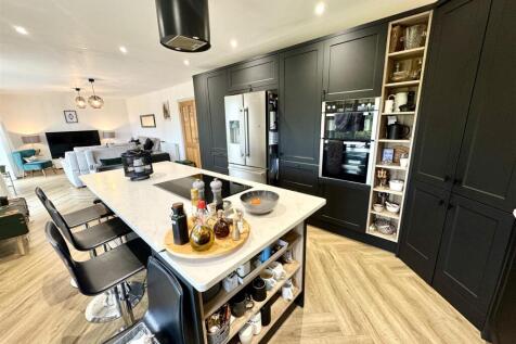 KITCHEN/LIVING/FAMILY ROOM