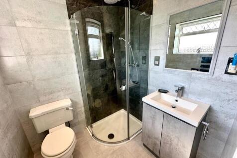 Shower Room 12.04.jpg