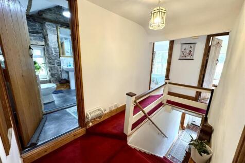FIRST FLOOR STAIRS AND LANDING