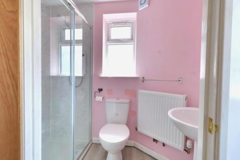 GROUND FLOOR SHOWER ROOM
