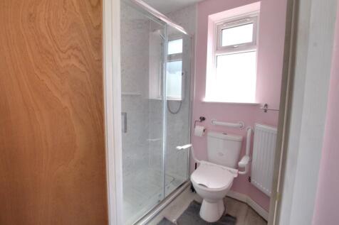 GROUND FLOOR SHOWER ROOM