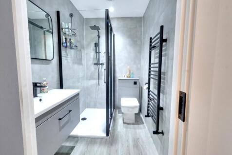 EN SUITE