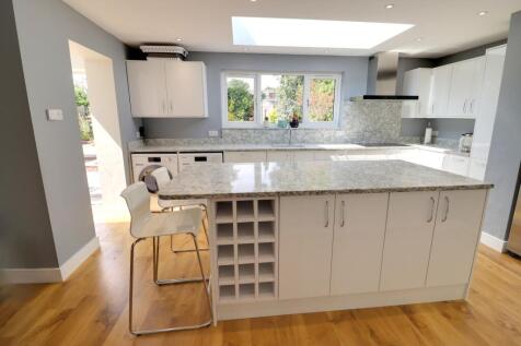 KITCHEN/BREAKFAST ROOM