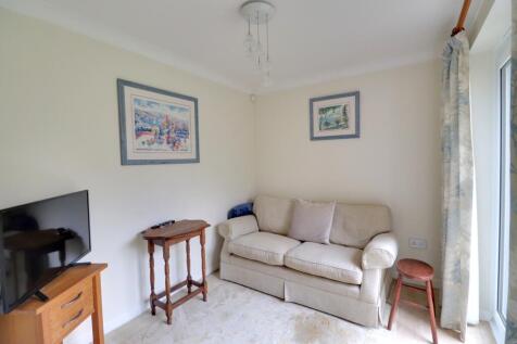 STUDY/BREAKFAST ROOM