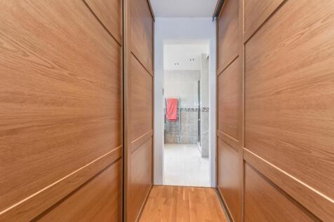 DRESSING ROOM