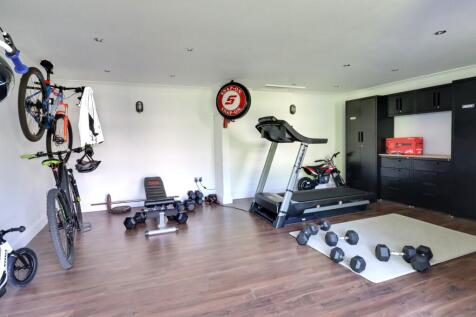 BAR/GYM