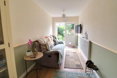 BEDROOM/RECEPTION ROOM