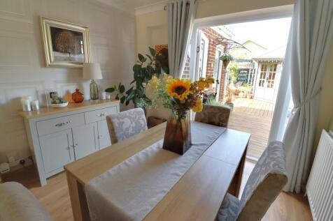 LOUNGE/DINER