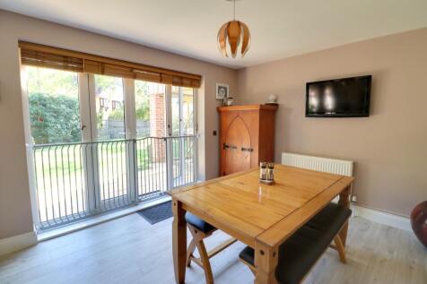 KITCHEN/BREAKFAST ROOM