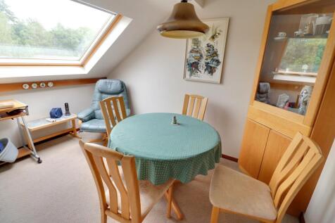 BEDROOM/DINING ROOM