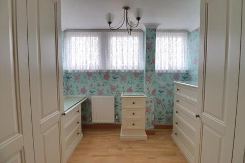 DRESSING ROOM