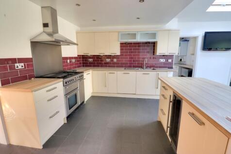 KITCHEN/BREAKFAST ROOM