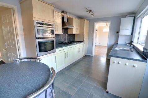 KITCEHN/BREAKFAST ROOM