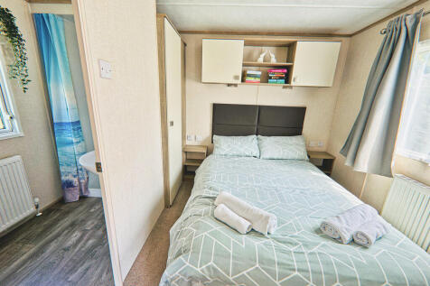Rosa Bedroom 1